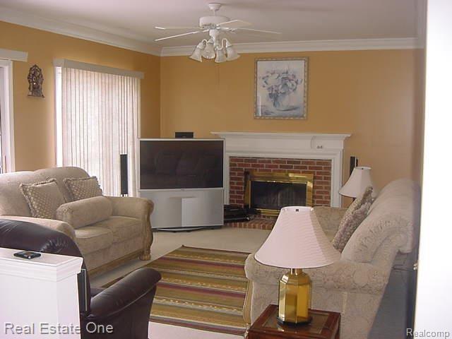 2339 Millbrook Court Rochester, MI 48306 - Photo 10 of 20 family room