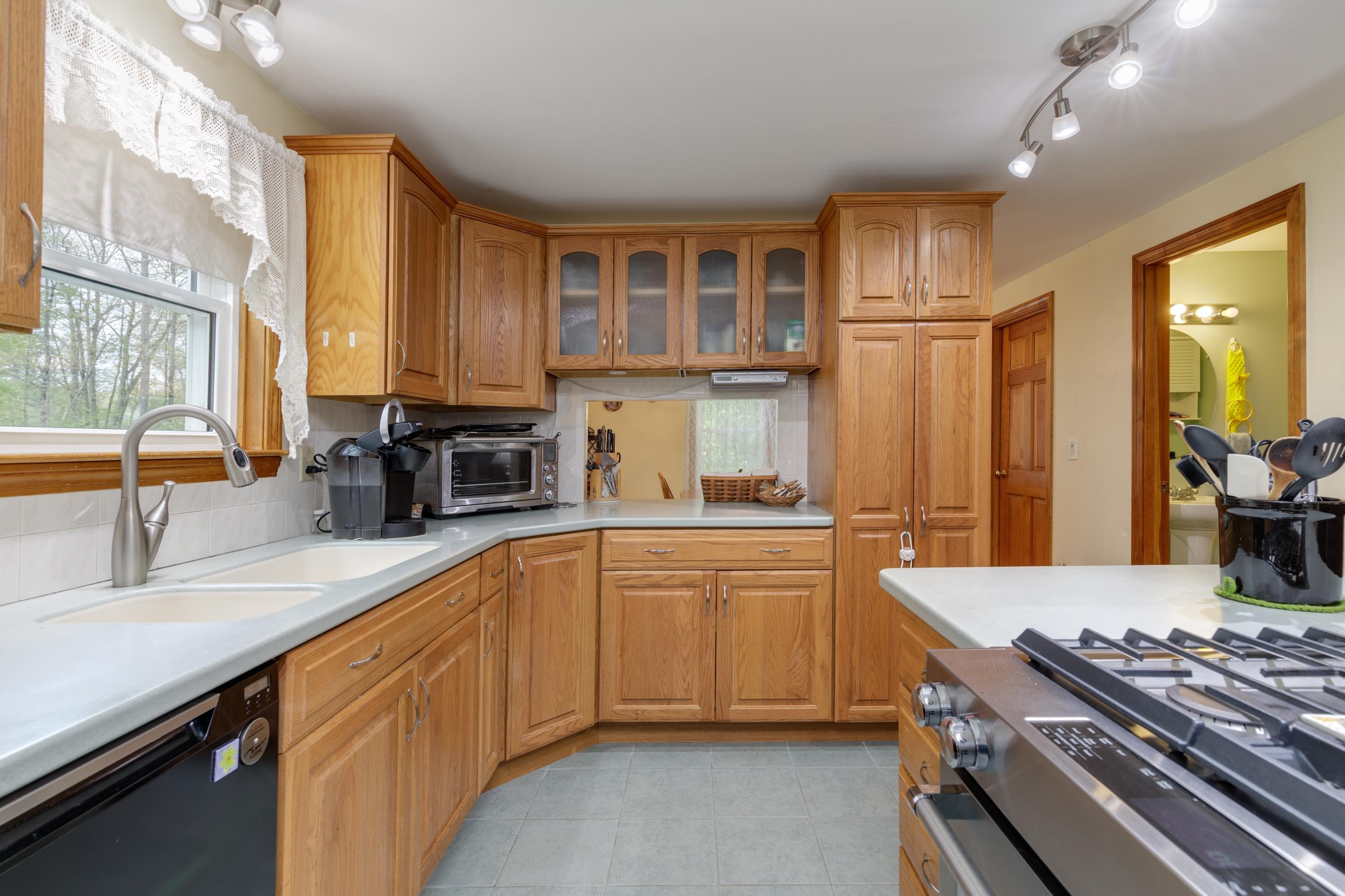 36 North Curtisville Road Concord, NH 03301 - Photo 5 of 48
