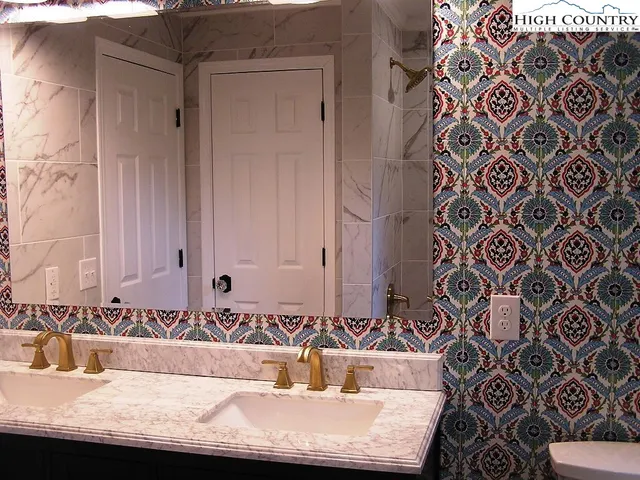 $729,000 | 384 New River Heights Road, Boone, NC 28607