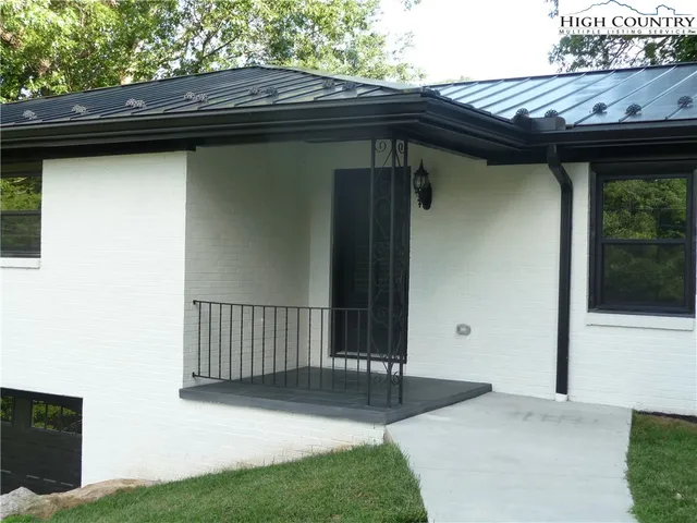 $729,000 | 384 New River Heights Road, Boone, NC 28607