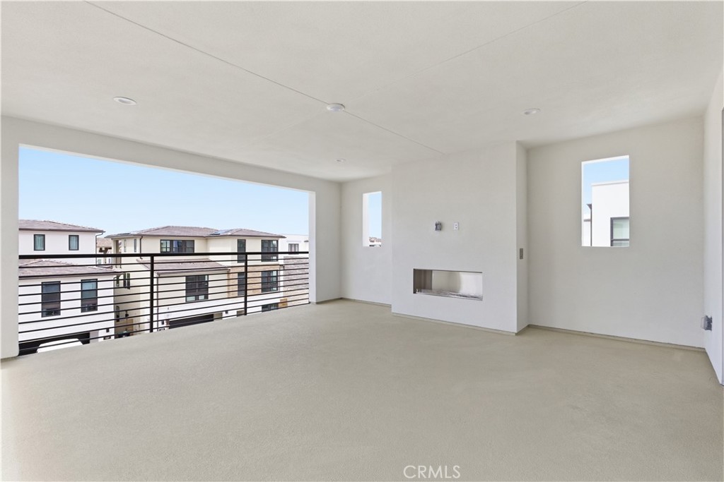 156 Apron Irvine, CA 92618 - Photo 40 of 40 an empty room with staircase
