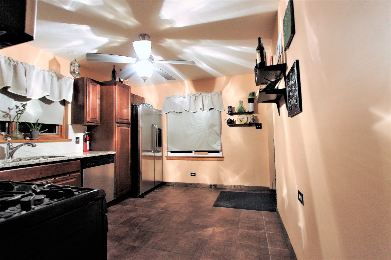 369 Des Plaines Avenue Riverside, IL 60546 - Photo 4 of 16