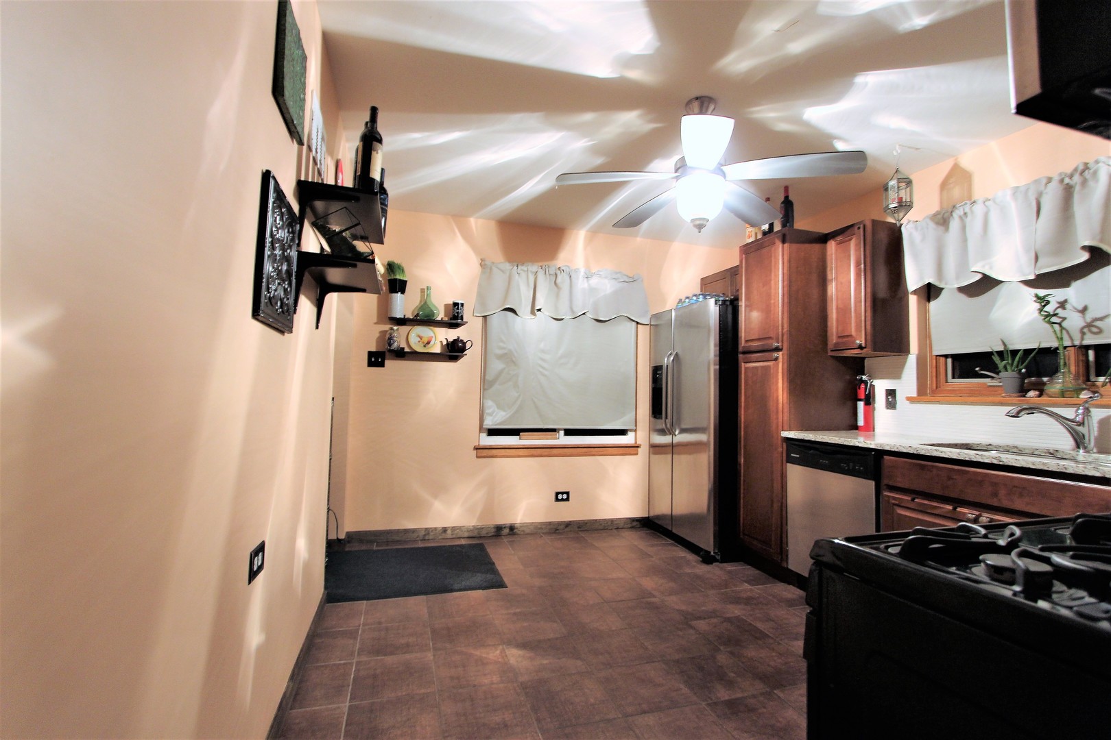 369 Des Plaines Avenue Riverside, IL 60546 - Photo 6 of 16