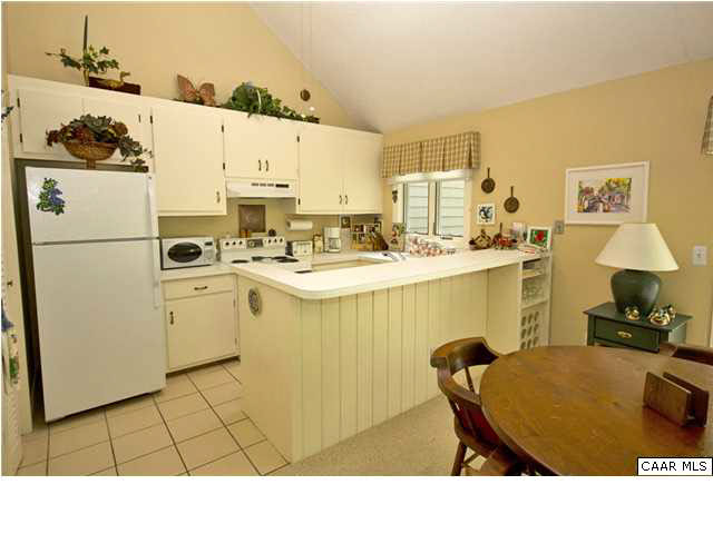 451 Three Ridges Roseland, VA 22967 - Photo 4 of 13 Condo conveys fully furnished and ready to move in and start enjoying