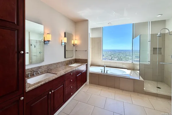 $4,200 | 610 East Market Street, Unit 2601, San Antonio, TX 78205