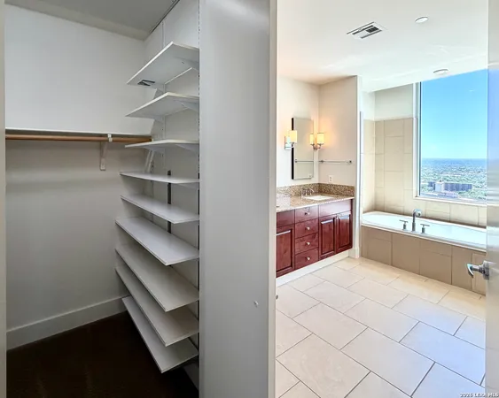 $4,200 | 610 East Market Street, Unit 2601, San Antonio, TX 78205