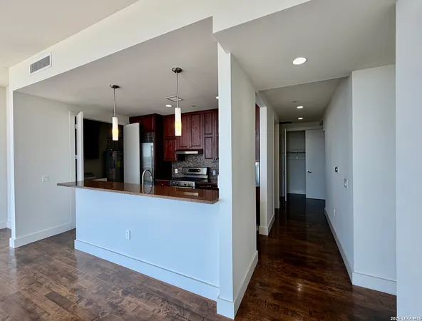 $4,200 | 610 East Market Street, Unit 2601, San Antonio, TX 78205