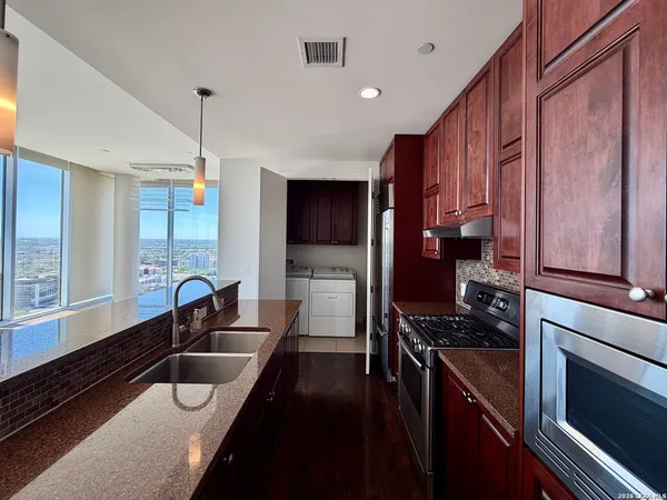 $4,200 | 610 East Market Street, Unit 2601, San Antonio, TX 78205