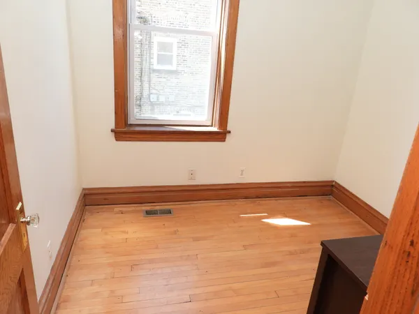 $1,950 | 5119 West Pensacola Avenue, Unit 1, Chicago, IL 60641