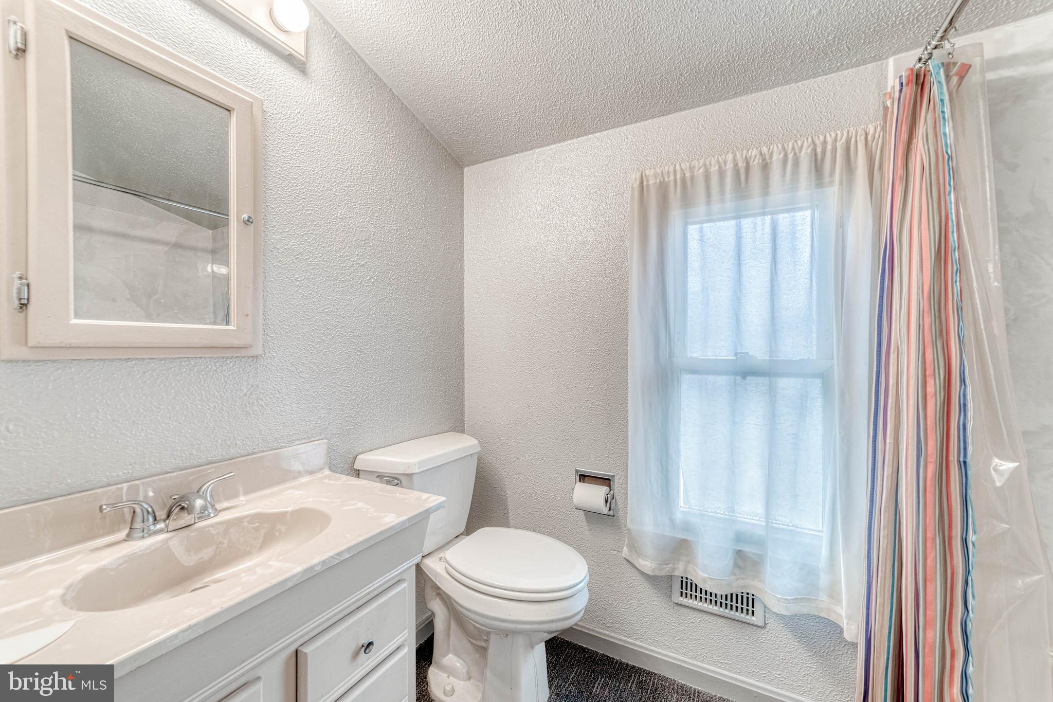 7207 Lavender Lane Springfield, VA 22150 - Photo 29 of 46 Upstairs Full Bath