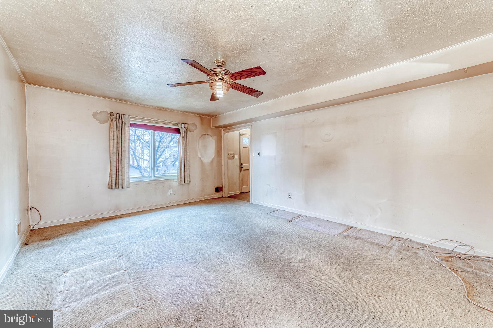 7207 Lavender Lane Springfield, VA 22150 - Photo 4 of 46 Living room