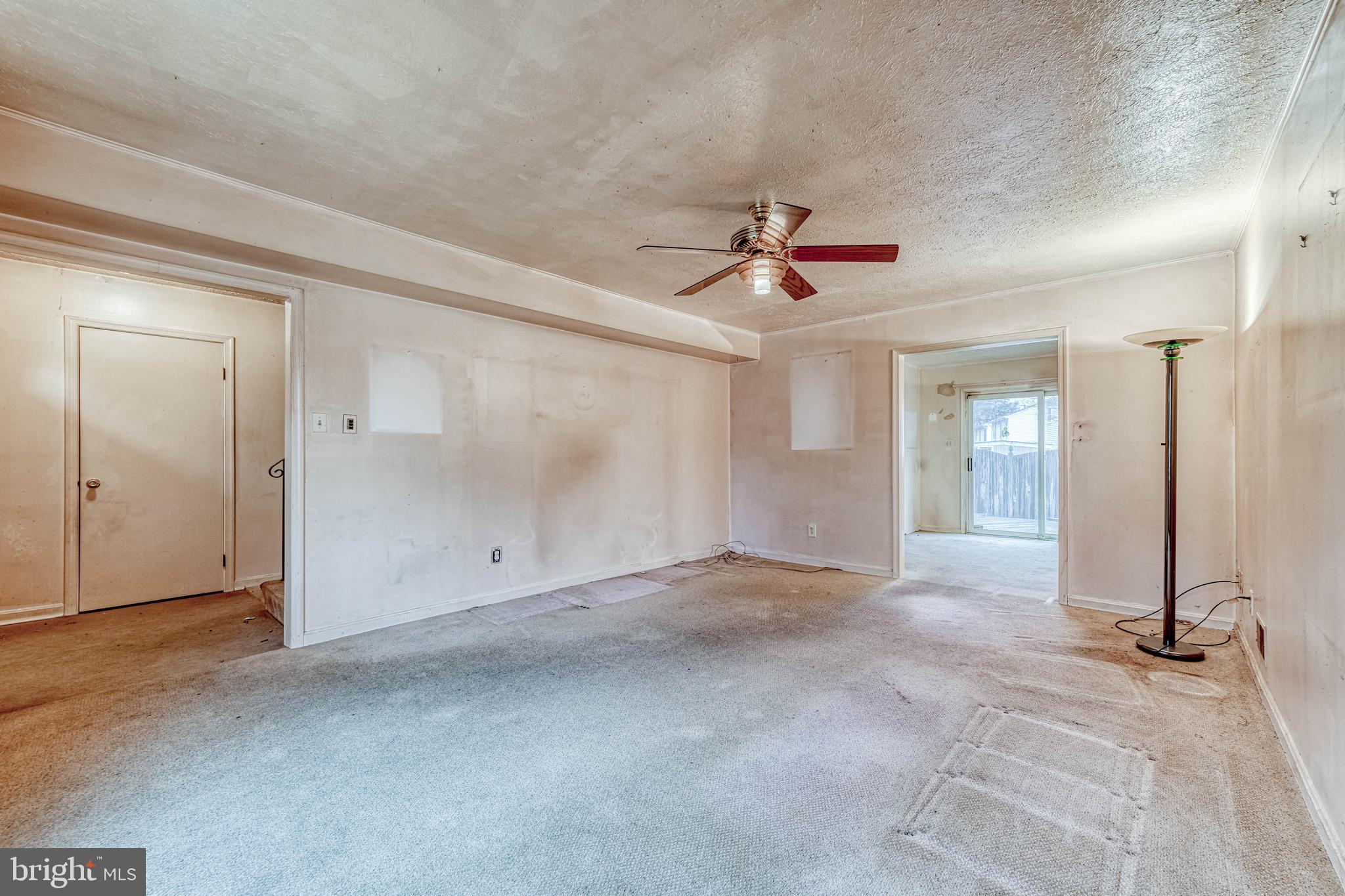 7207 Lavender Lane Springfield, VA 22150 - Photo 6 of 46 Living room