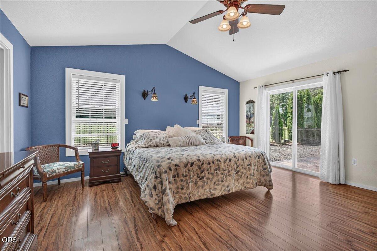 2240 Hull Road Medford, OR 97501 - Photo 14 of 49