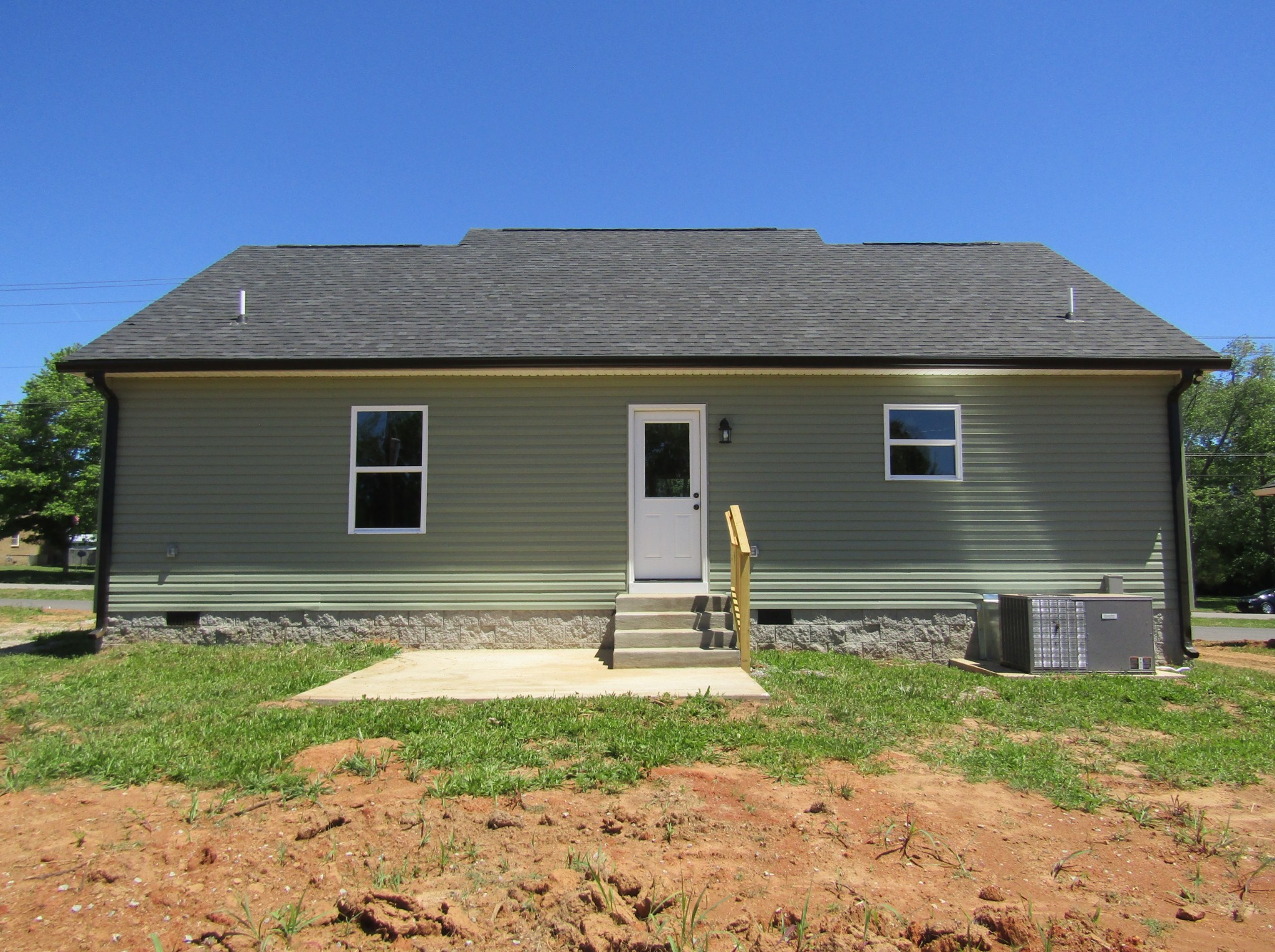 470 Crescent Factory Road Lawrenceburg, TN 38464 - Photo 2 of 15 a front view of house with yard