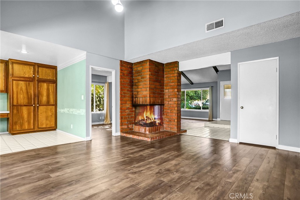 25136 Avenida Rondel Valencia, CA 91355 - Photo 8 of 36