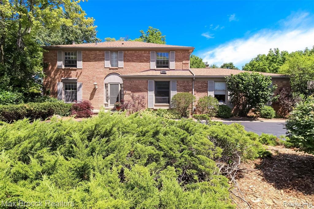 35216 Old Timber Road Farmington Hills, MI 48331 - Photo 1 of 32