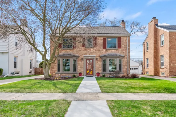 $1,150,000 | 4855 North Ardmore Avenue, Whitefish Bay, WI 53217