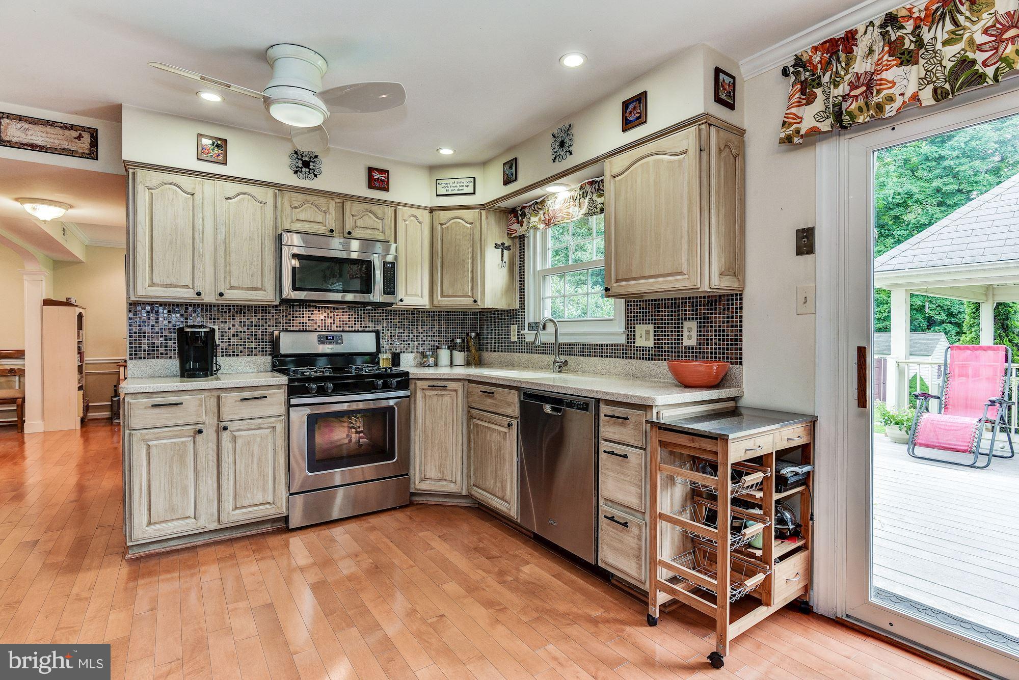23612 Dixie Ridge Court Gaithersburg, MD 20882 - Photo 8 of 38 Eat-In Kitchen