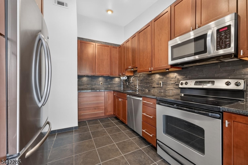91 North Slope Clinton, NJ 08809 - Photo 15 of 25