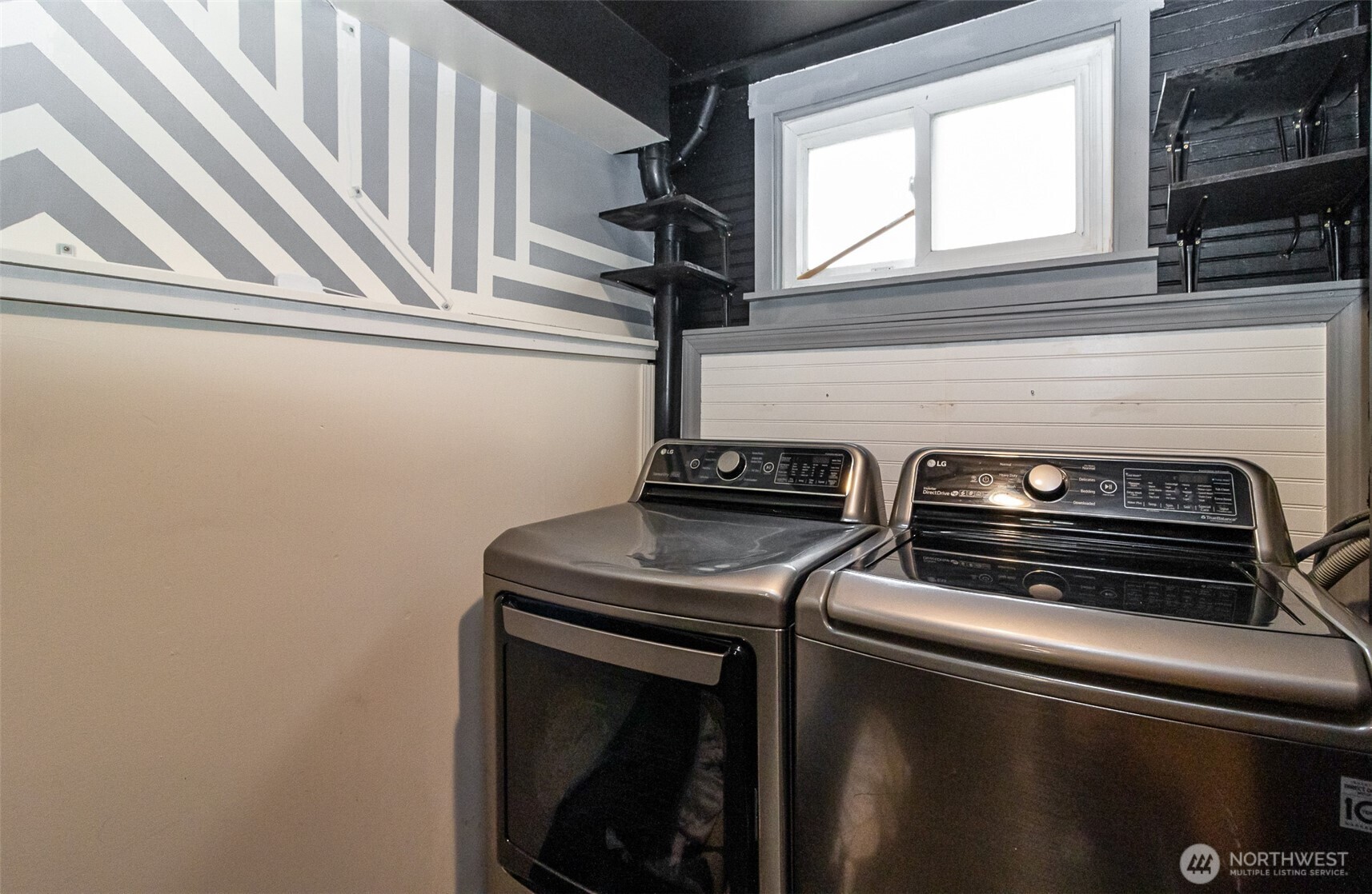 3503 Rockefeller Avenue Everett, WA 98201 - Photo 18 of 36 a close up of a stove top oven