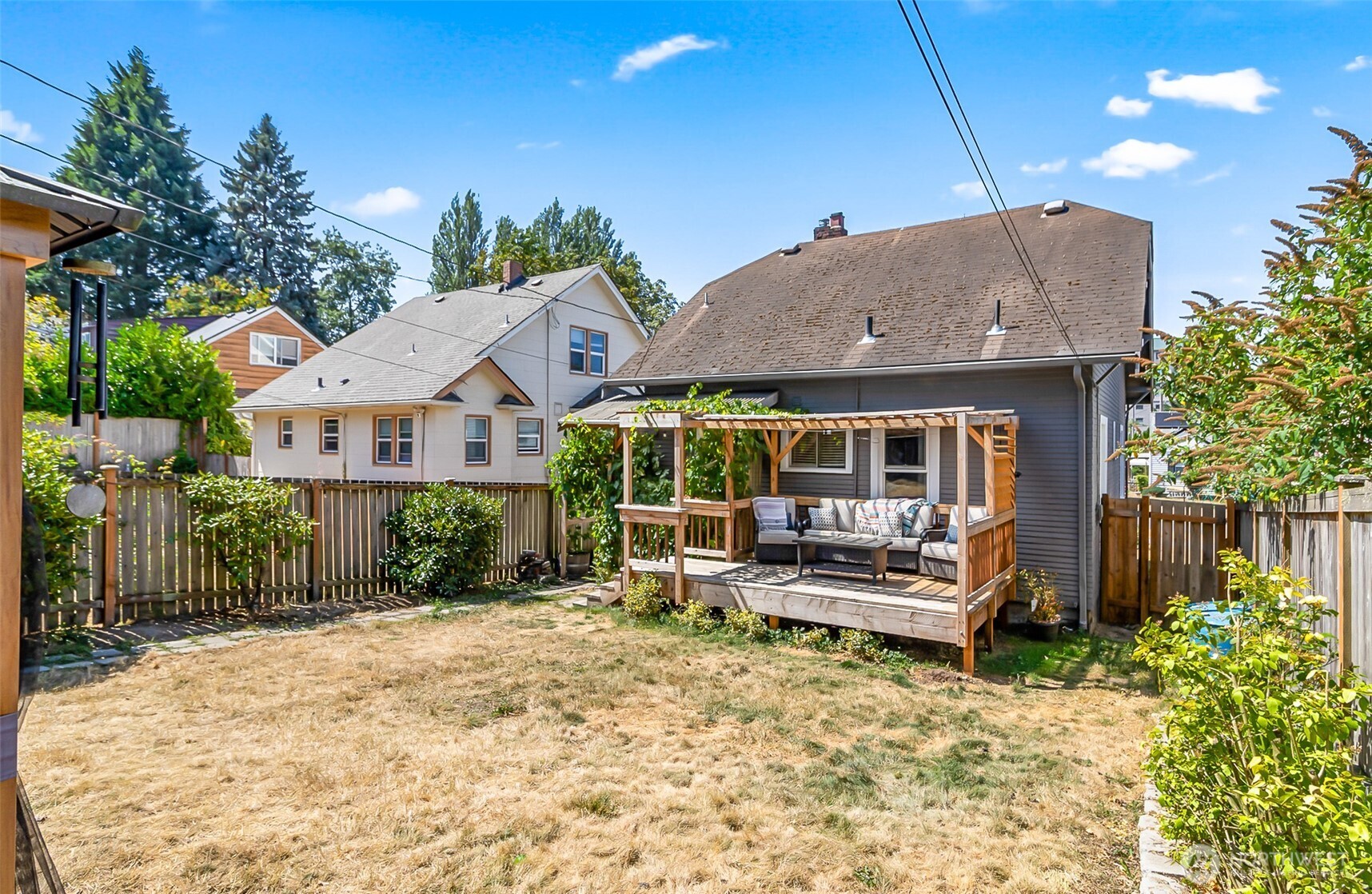 3503 Rockefeller Avenue Everett, WA 98201 - Photo 32 of 36 a front view of a house with a yard