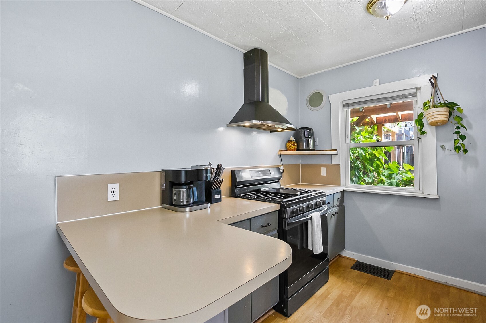3503 Rockefeller Avenue Everett, WA 98201 - Photo 5 of 36 a kitchen with a stove and a sink