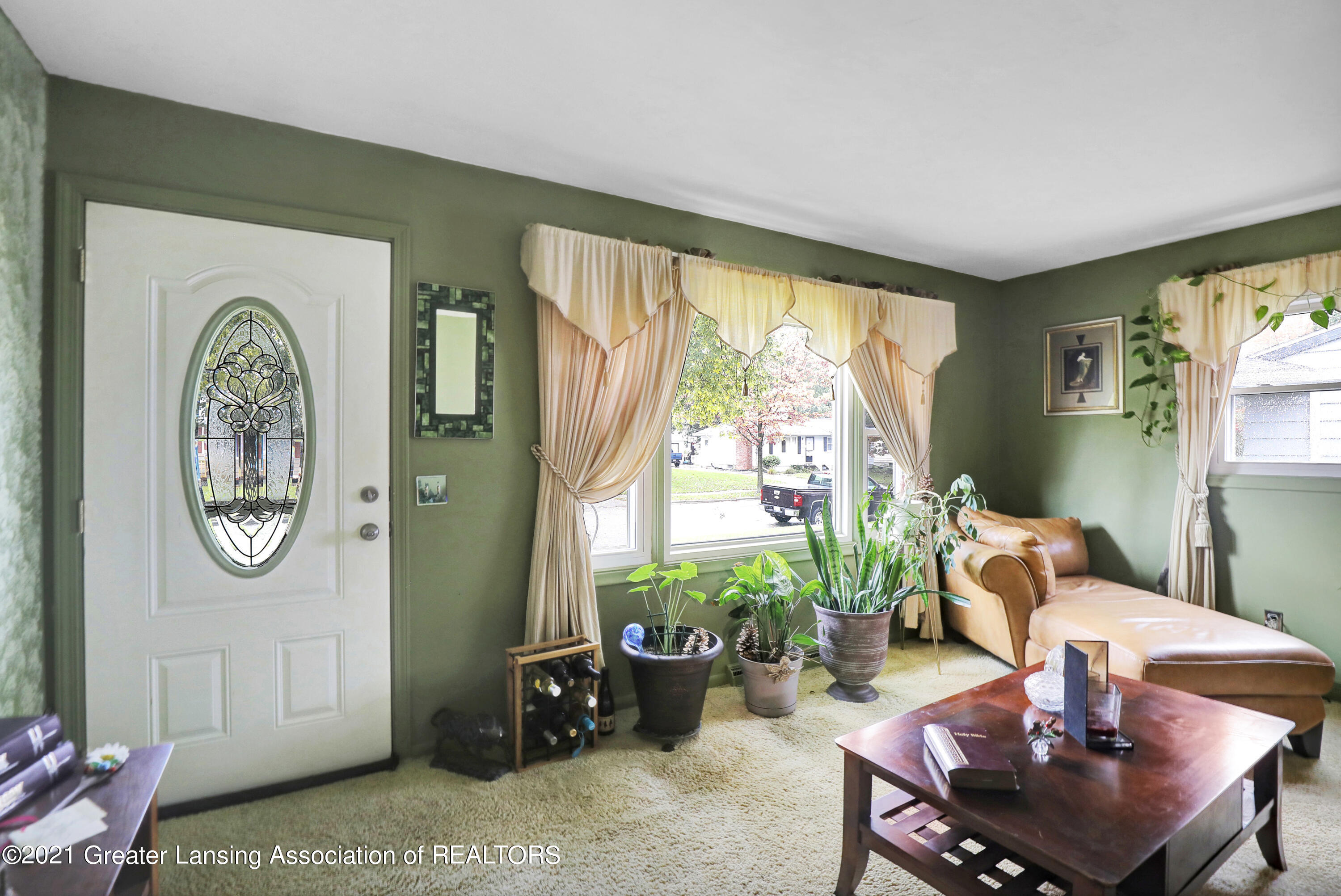 3207 Lawdor Road Lansing, MI 48911 - Photo 4 of 31 _i3a8974