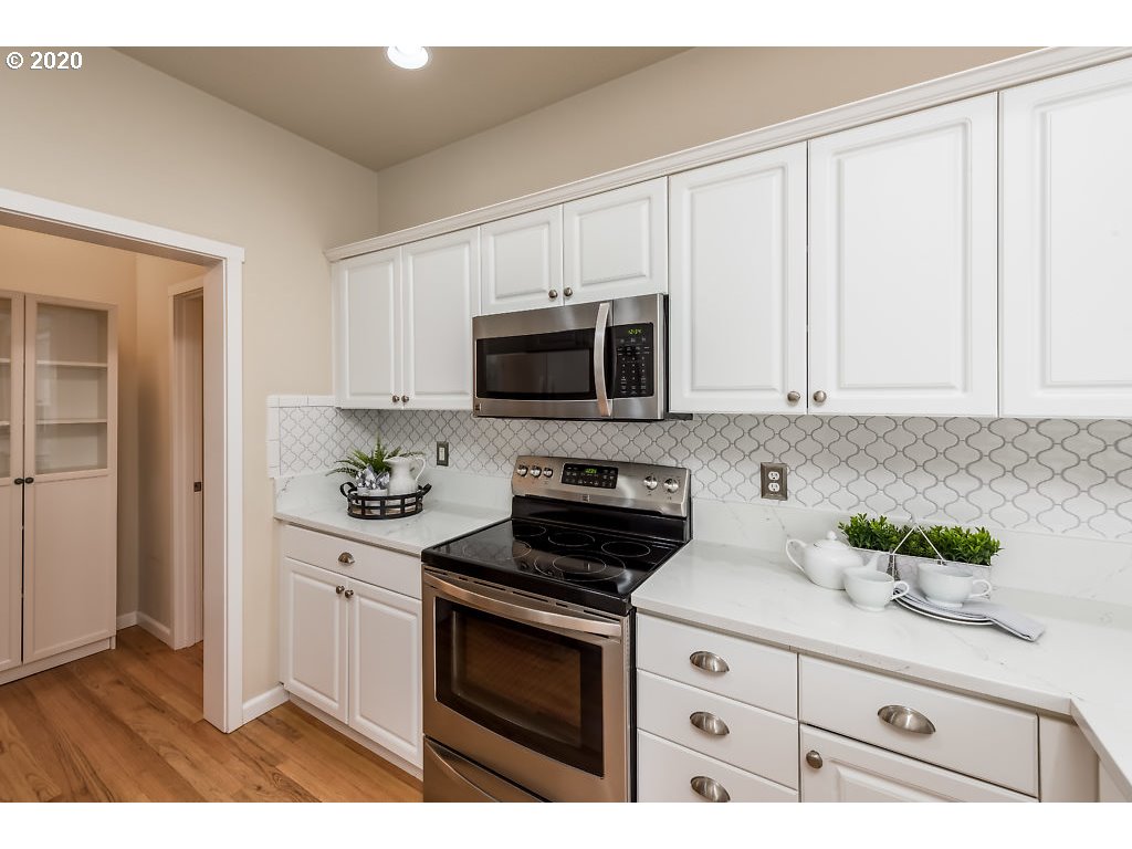 37839 Rachael Drive Sandy, OR 97055 - Photo 8 of 32 Kitchen