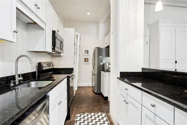 $1,900 | 1111 South Peters Street, Unit 102, New Orleans, LA 70130