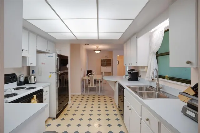 $415,000 | 2044 Country Meadows Lane, Sarasota, FL 34235