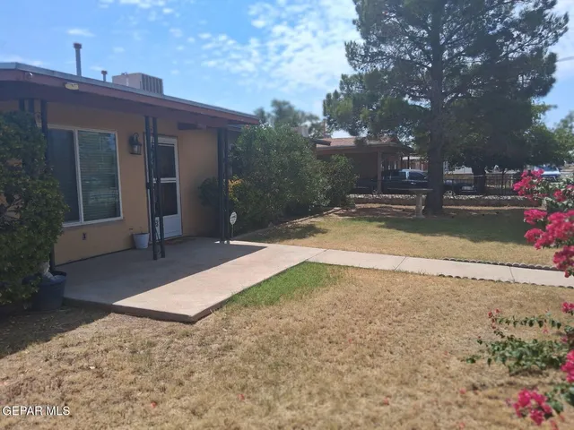 a view of a house with yard and tree s