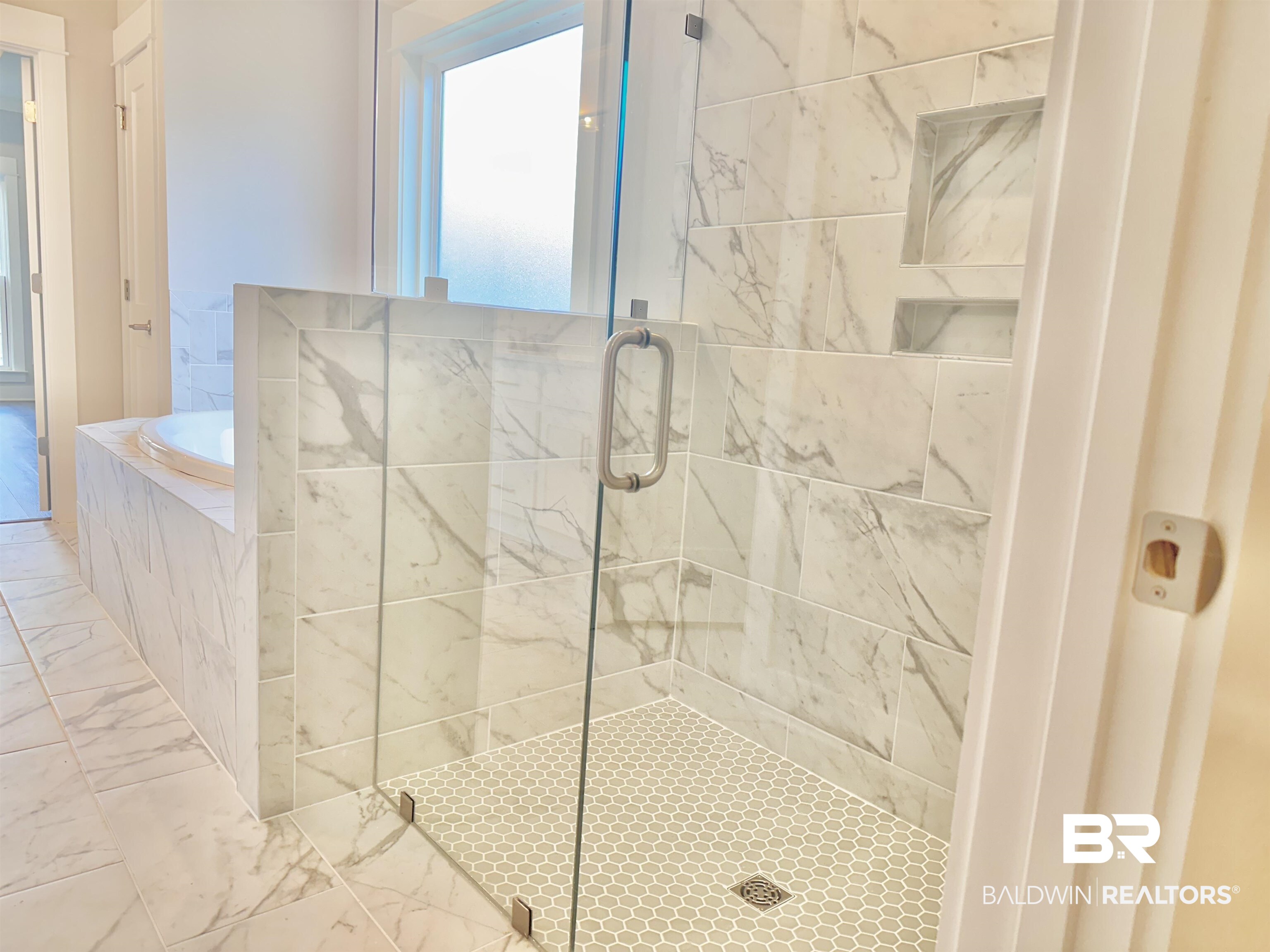 634 Kitfox Avenue Fairhope, AL 36532 - Photo 18 of 33 Bathroom featuring plus walk in shower