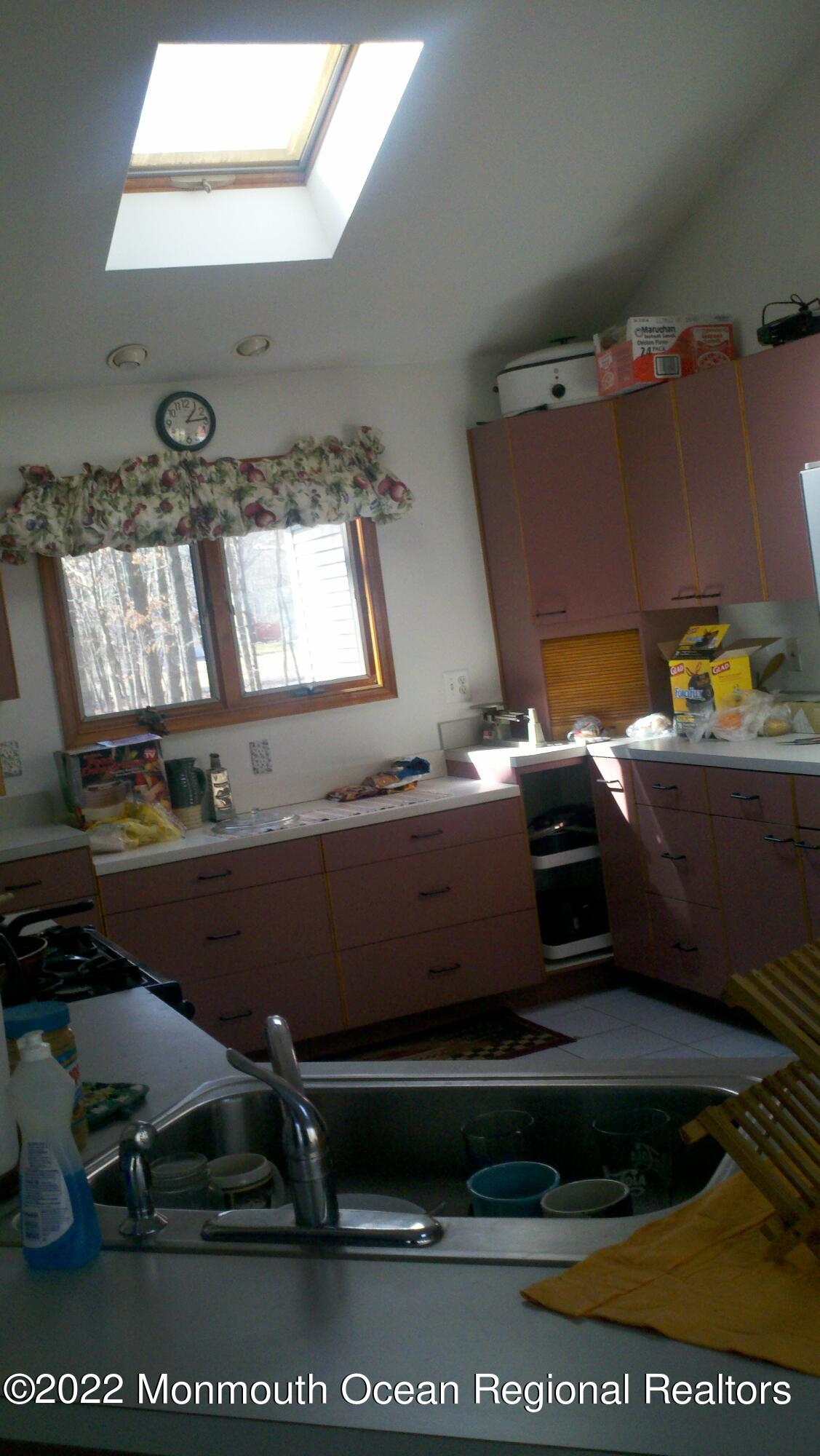 120 Old Turkey Swamp Road Freehold, NJ 07728 - Photo 3 of 6 120 Old Turkey Swamp Rd, Freehold (10)