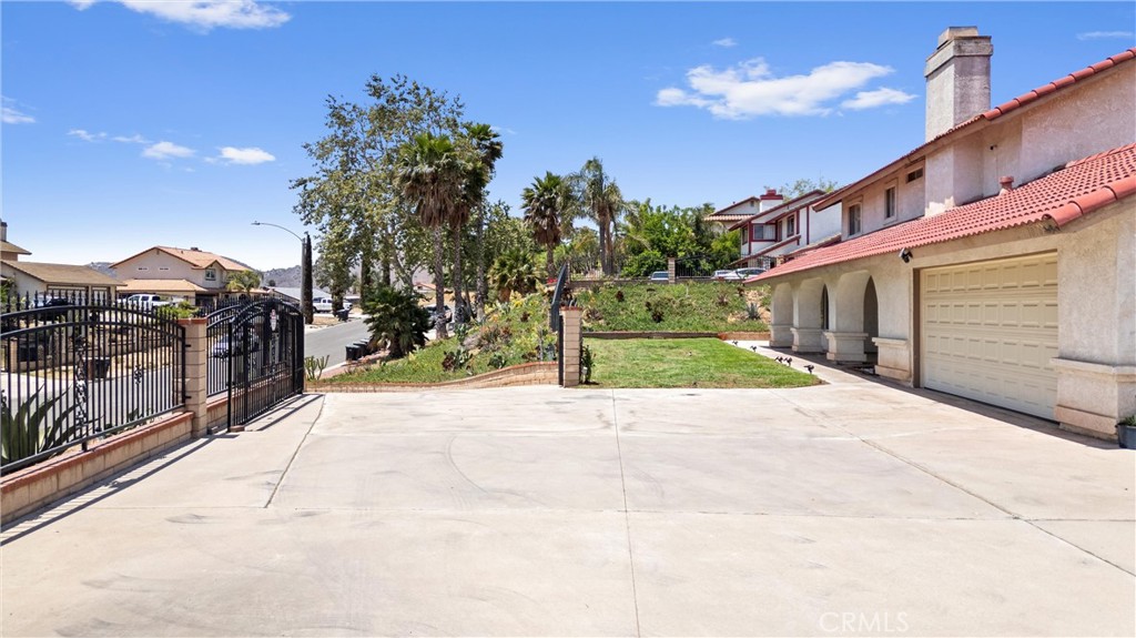 10703 Valley Drive Riverside, CA 92505 - Photo 3 of 36