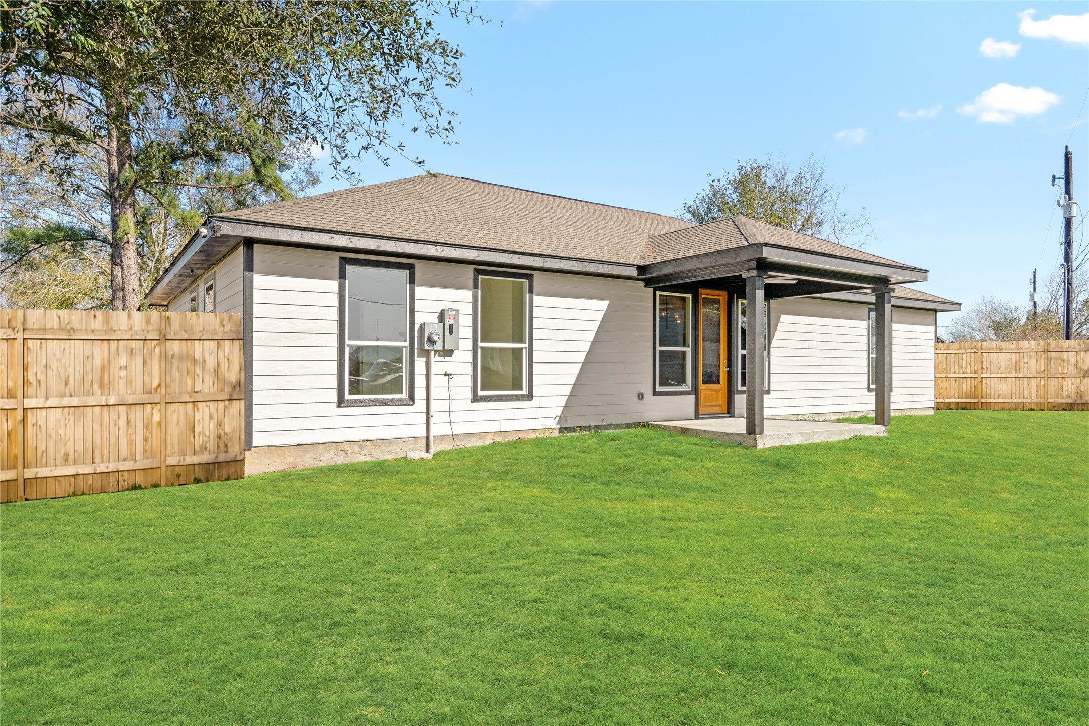4654 North Teague Street Rosharon, TX 77583 - Photo 43 of 46 Spacious backyard view with a seamless blend of indoor-outdoor living, ideal for family fun or weekend gatherings.