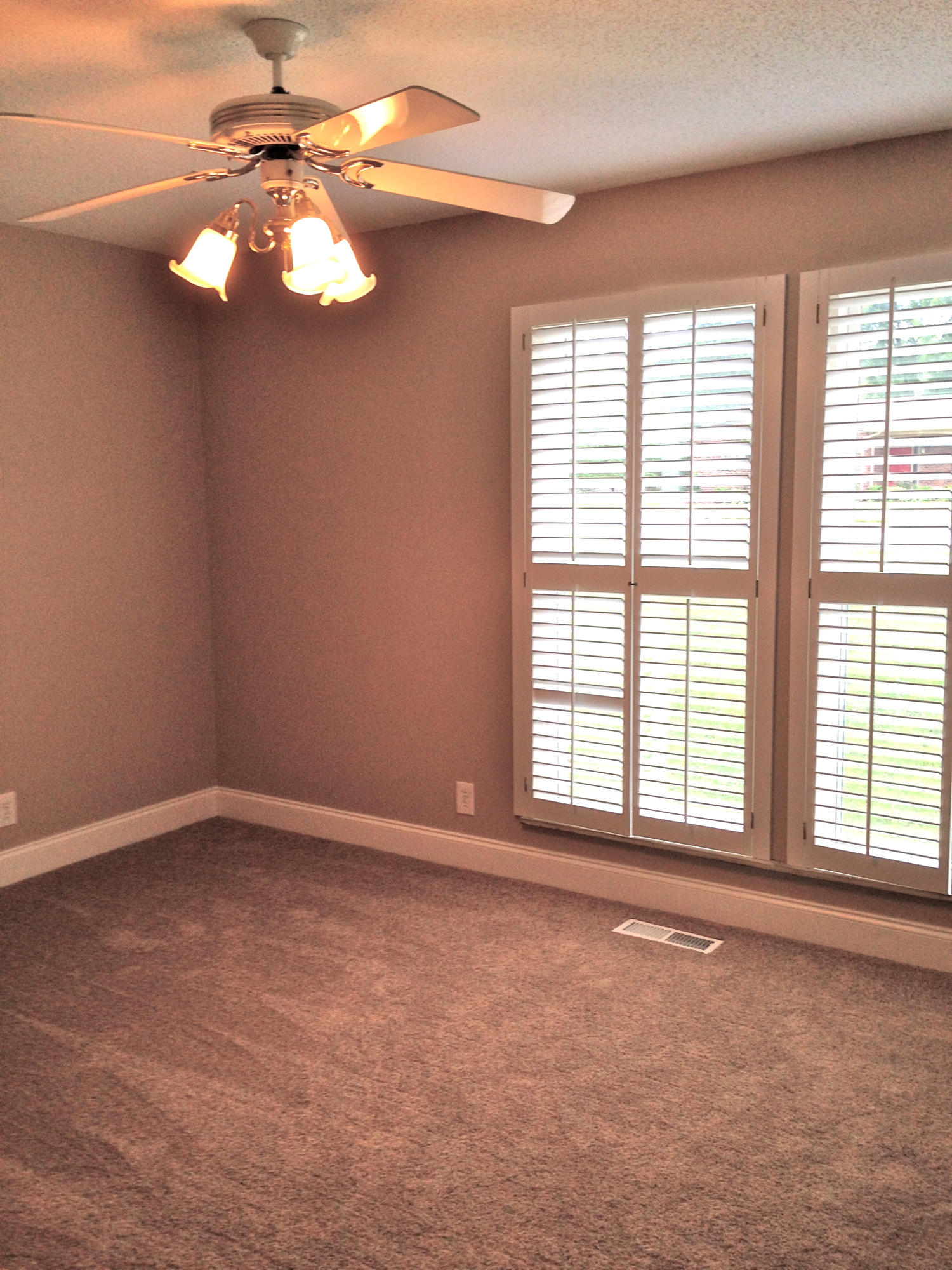108 Albright Road Oak Ridge, TN 37830 - Photo 16 of 30 2nd Bedroom with plantation shutters