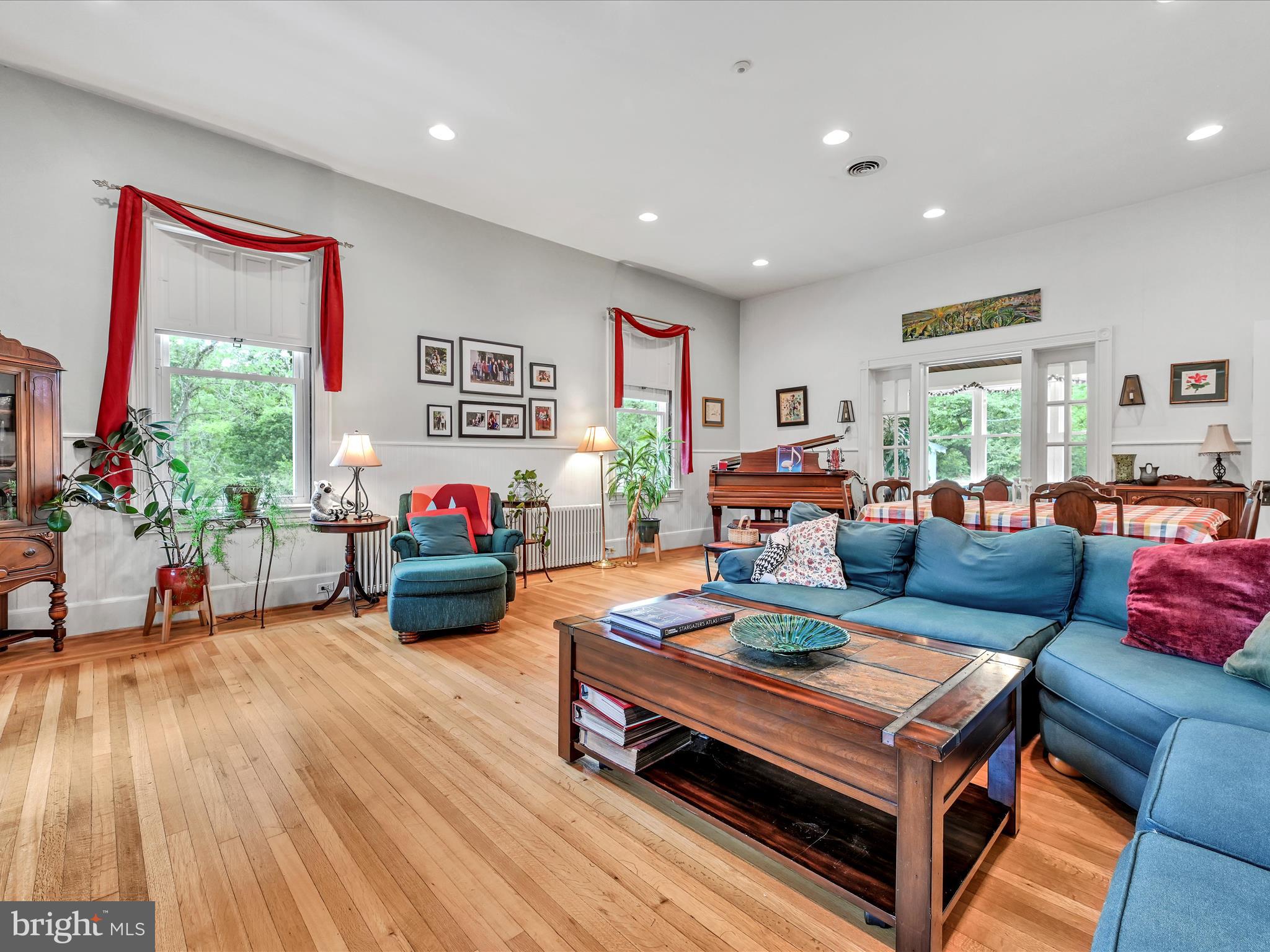 125 Burd Coleman Road Lebanon, PA 17042 - Photo 10 of 43 HIGH Ceilings & Grand LR DR Area