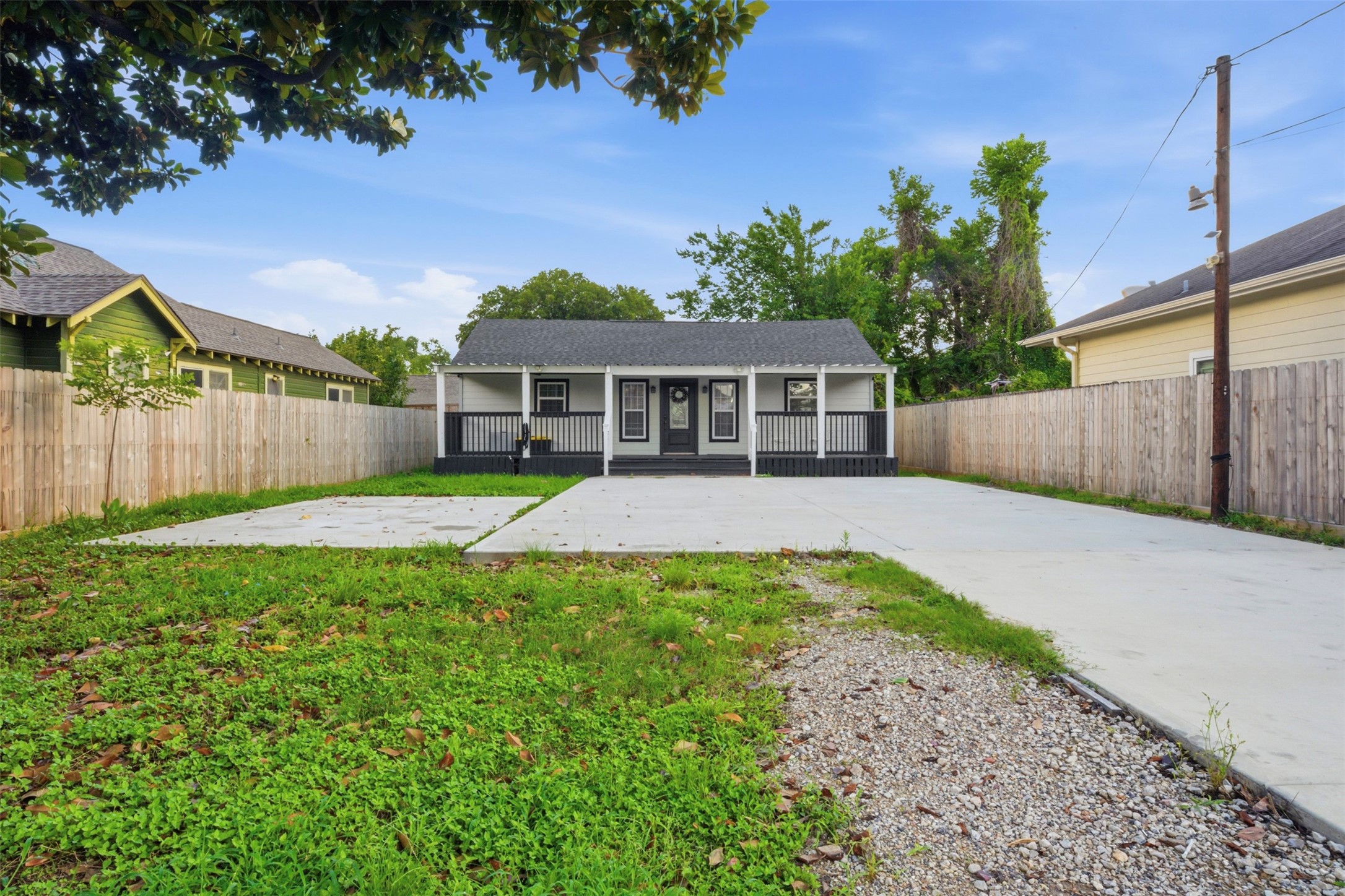 321 Reid Street Houston, TX 77022 - Photo 2 of 45