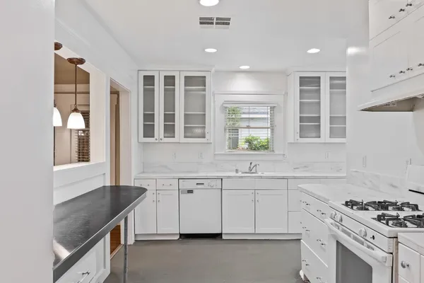 $365,000 | 1521 North College Avenue, Fresno, CA 93728