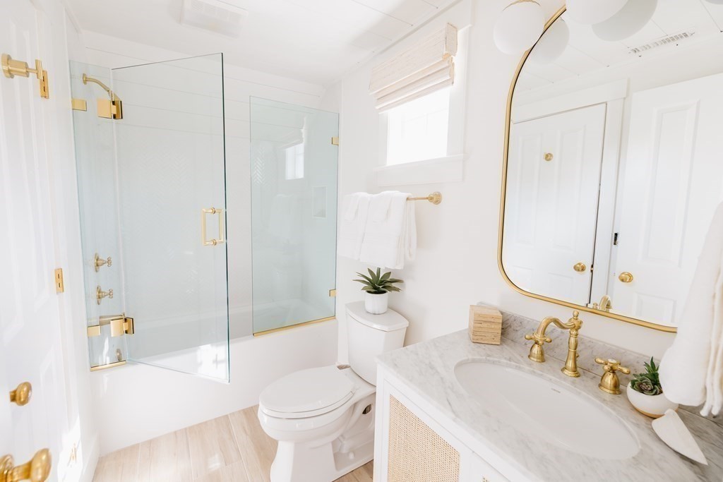 23 Kittiwake Lane Nantucket, MA 02554 - Photo 25 of 36 a bathroom with a sink toilet and shower