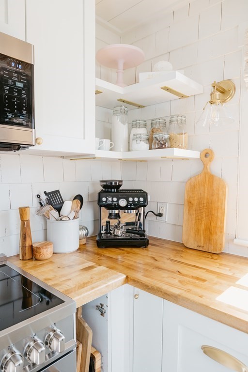 23 Kittiwake Lane Nantucket, MA 02554 - Photo 5 of 36 a kitchen with a stove and cabinets