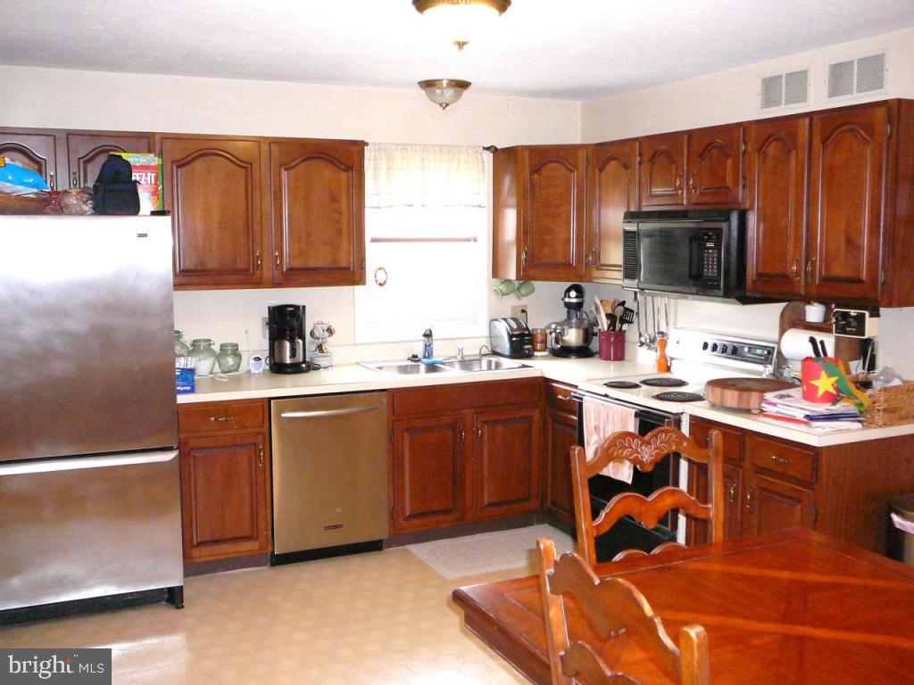 1721 Wilderness Road Lancaster, PA 17603 - Photo 3 of 11 Gallery Image 3