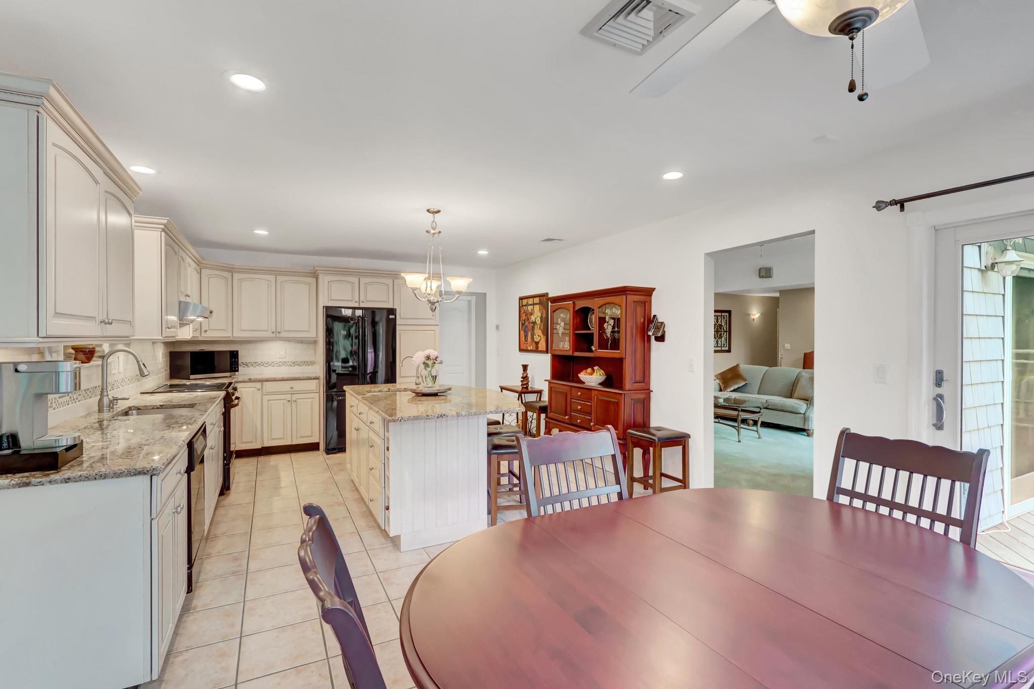 71 Dyke Road Setauket, NY 11733 - Photo 16 of 47