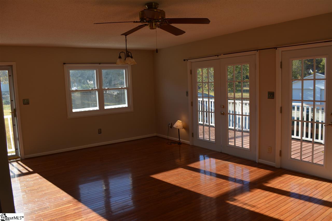 215 Thompson Road Taylors, SC 29687 - Photo 7 of 27