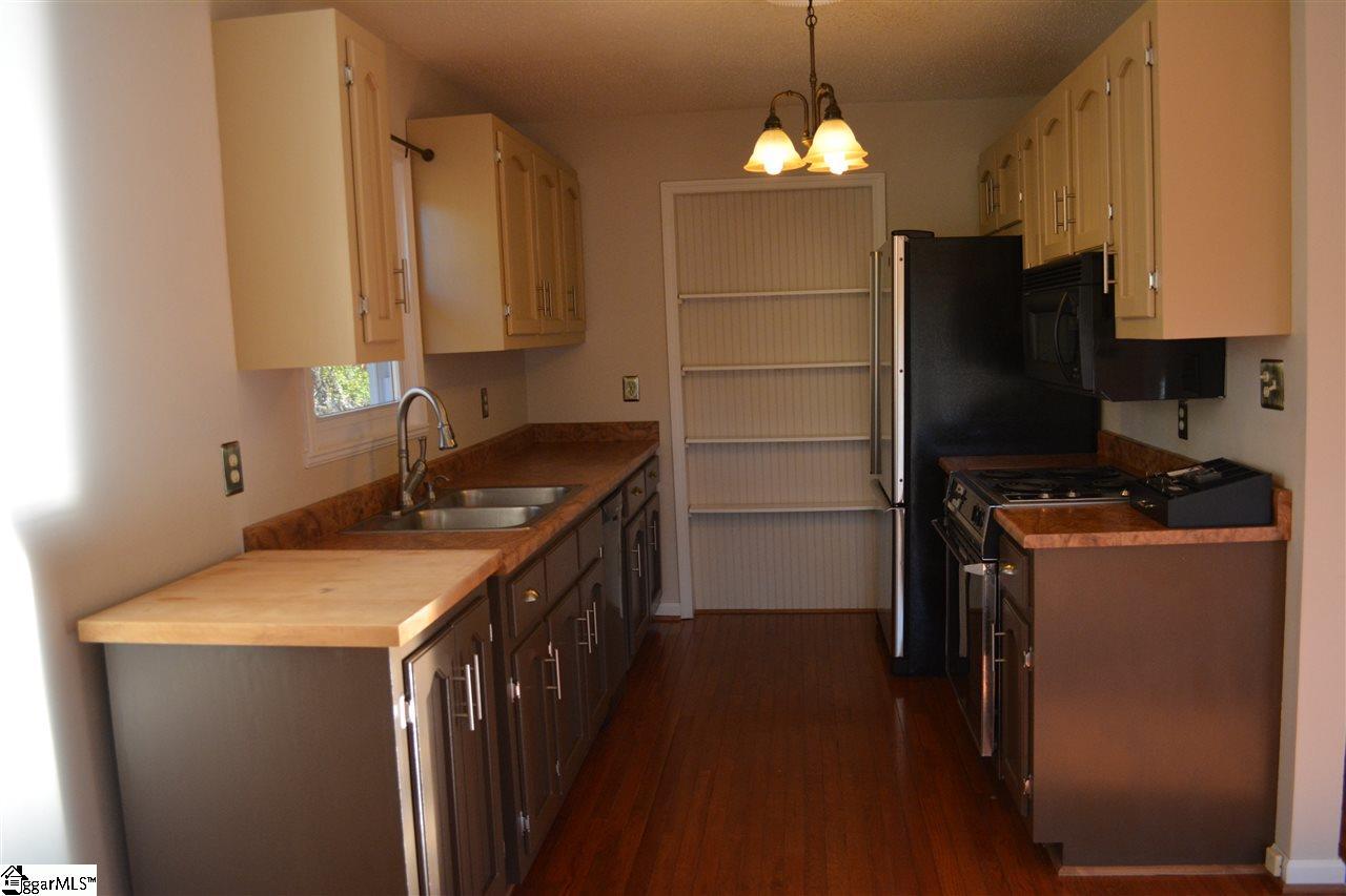 215 Thompson Road Taylors, SC 29687 - Photo 8 of 27