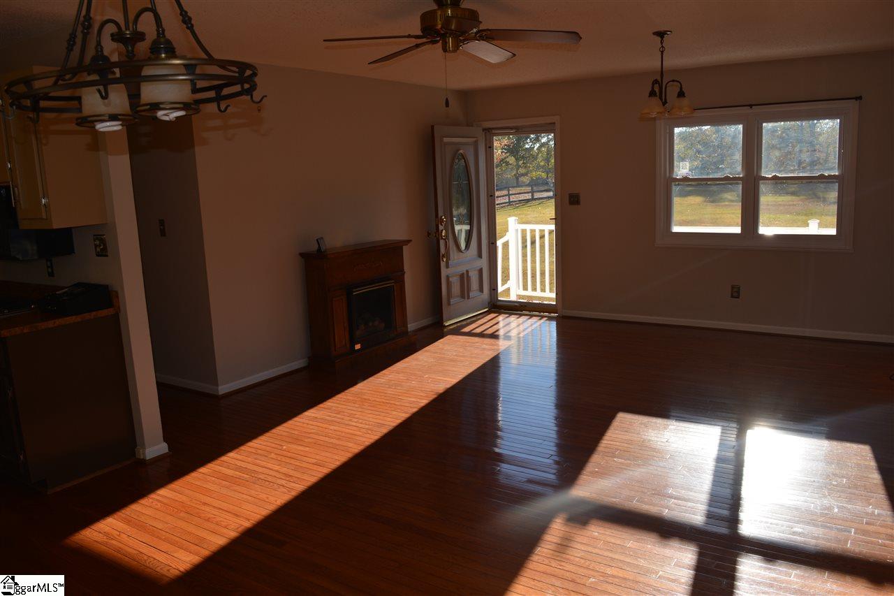 215 Thompson Road Taylors, SC 29687 - Photo 9 of 27