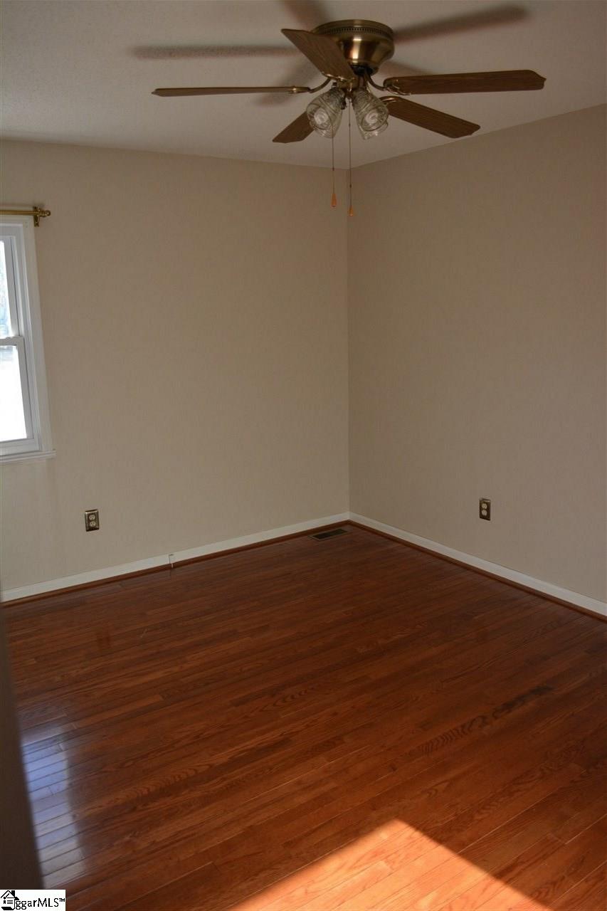 215 Thompson Road Taylors, SC 29687 - Photo 10 of 27