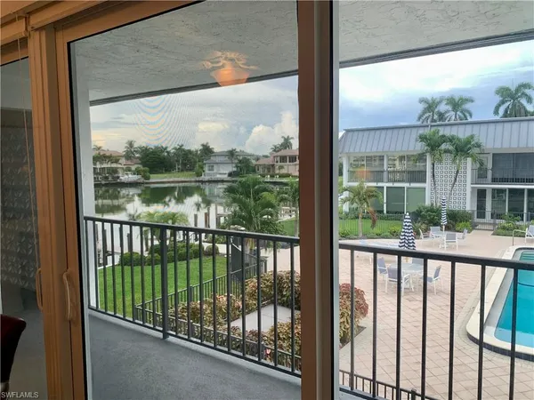 $5,500 | 333 Harbour Drive, Unit 211, Naples, FL 34103