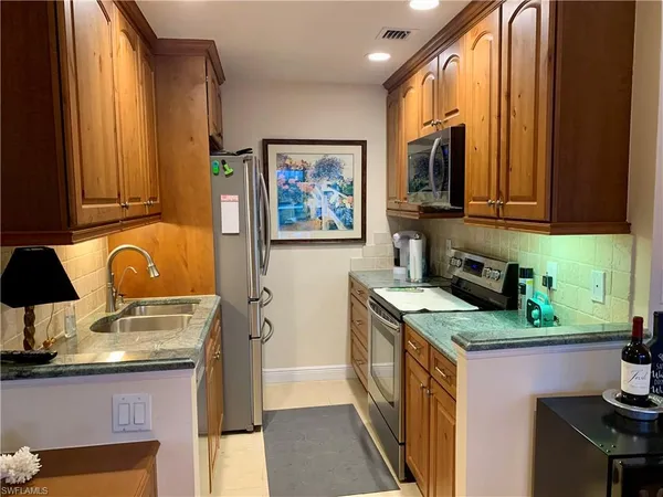 $5,500 | 333 Harbour Drive, Unit 211, Naples, FL 34103