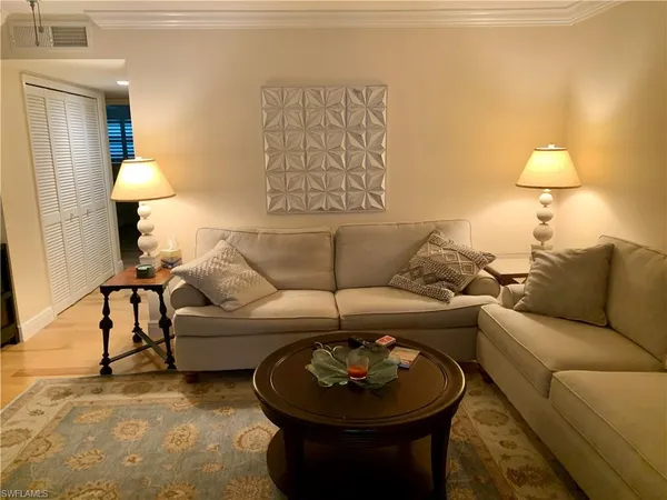 $5,500 | 333 Harbour Drive, Unit 211, Naples, FL 34103